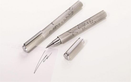 Roller "World in your hand", černá, v pouzdře, s náplní, TROIKA - obrázek 1