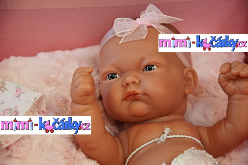 Realistické miminko Antonio Juan Pitus holčička s polštářem 26 cm - obrázek 1