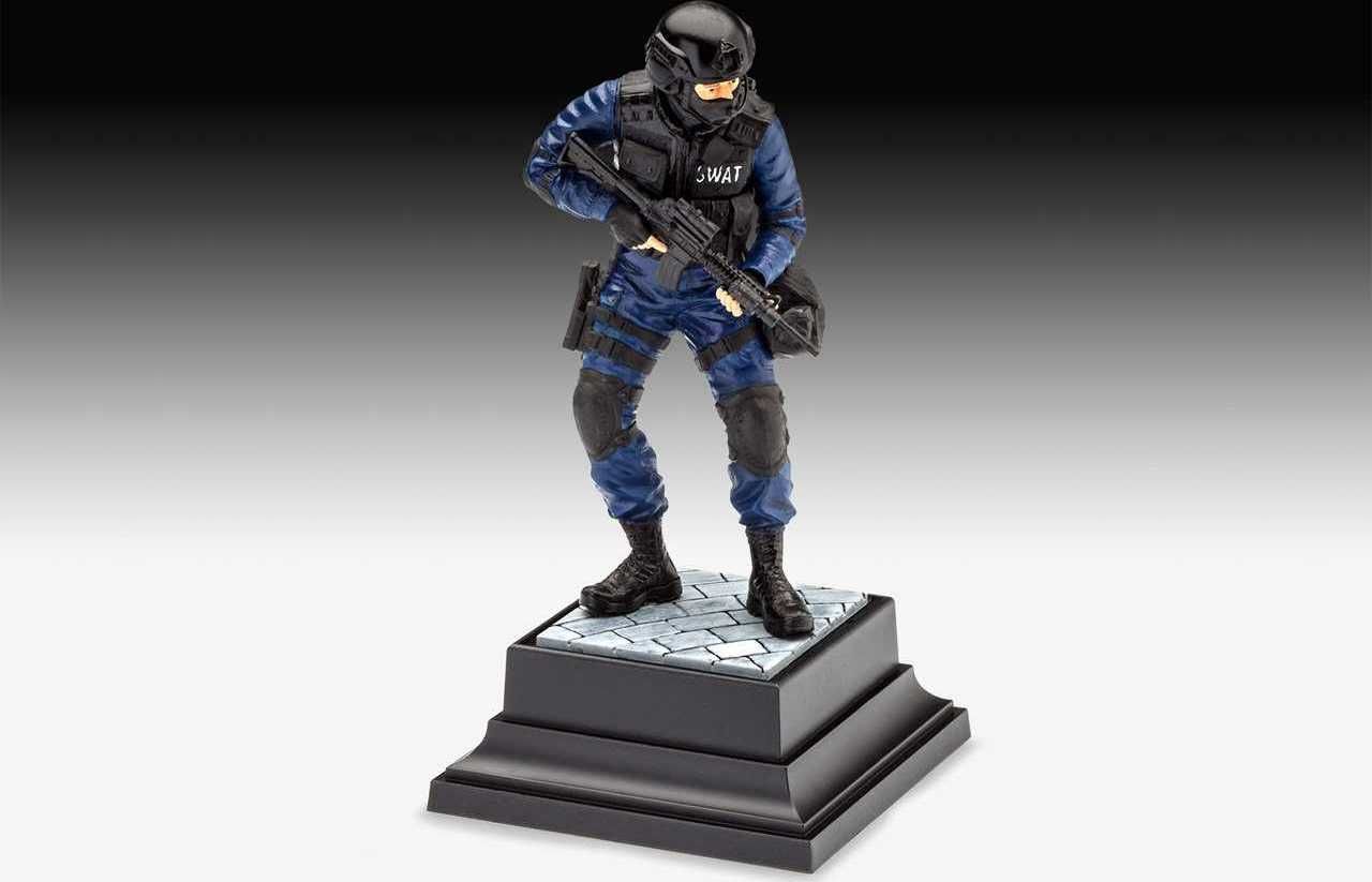 REVELL Plastic ModelKit figurka 02805 - SWAT Officer (1:16) - obrázek 8