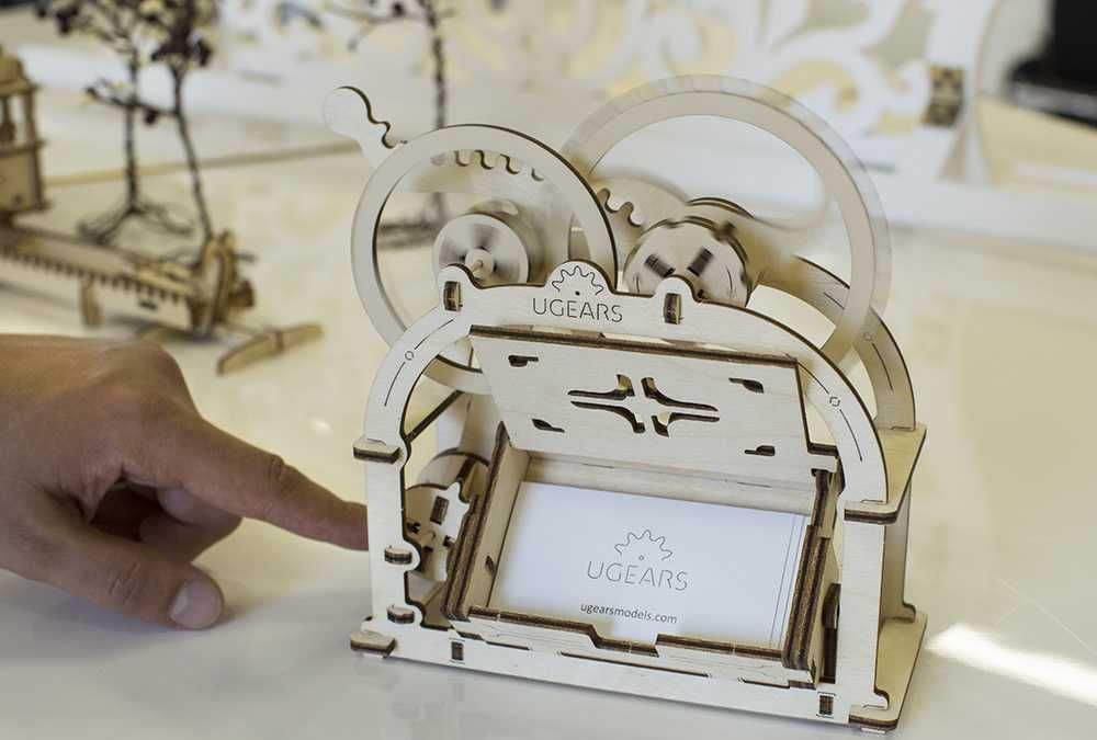 Ugears 3D dřevěné mechanické puzzle Box na vizitky - obrázek 3