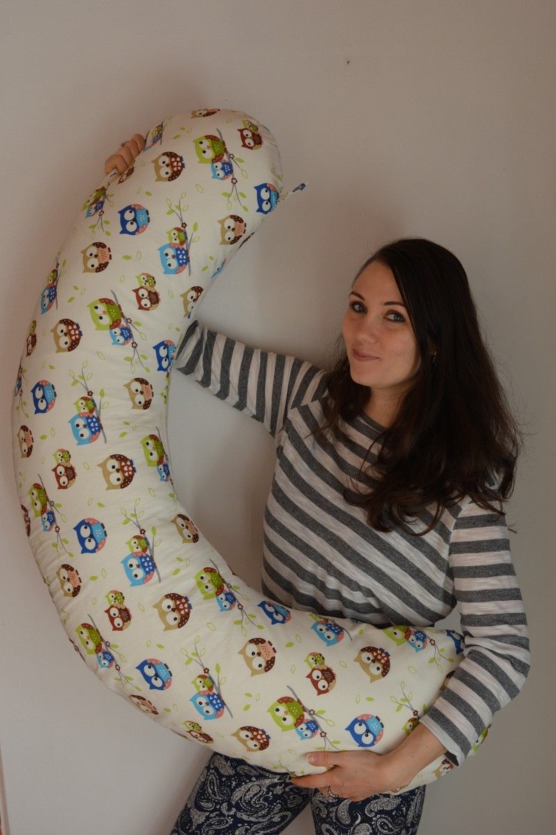 KHC Kojící těhotenský relaxační polštář Miki Obrovský 240 cm Barevné sovičky na bílo-okrové - obrázek 1