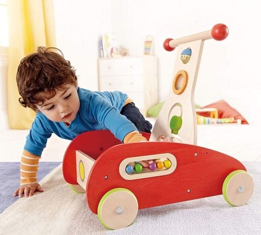 Hape Chodítko Auto, červené-POŠKOZENÝ OBAL! - obrázek 4