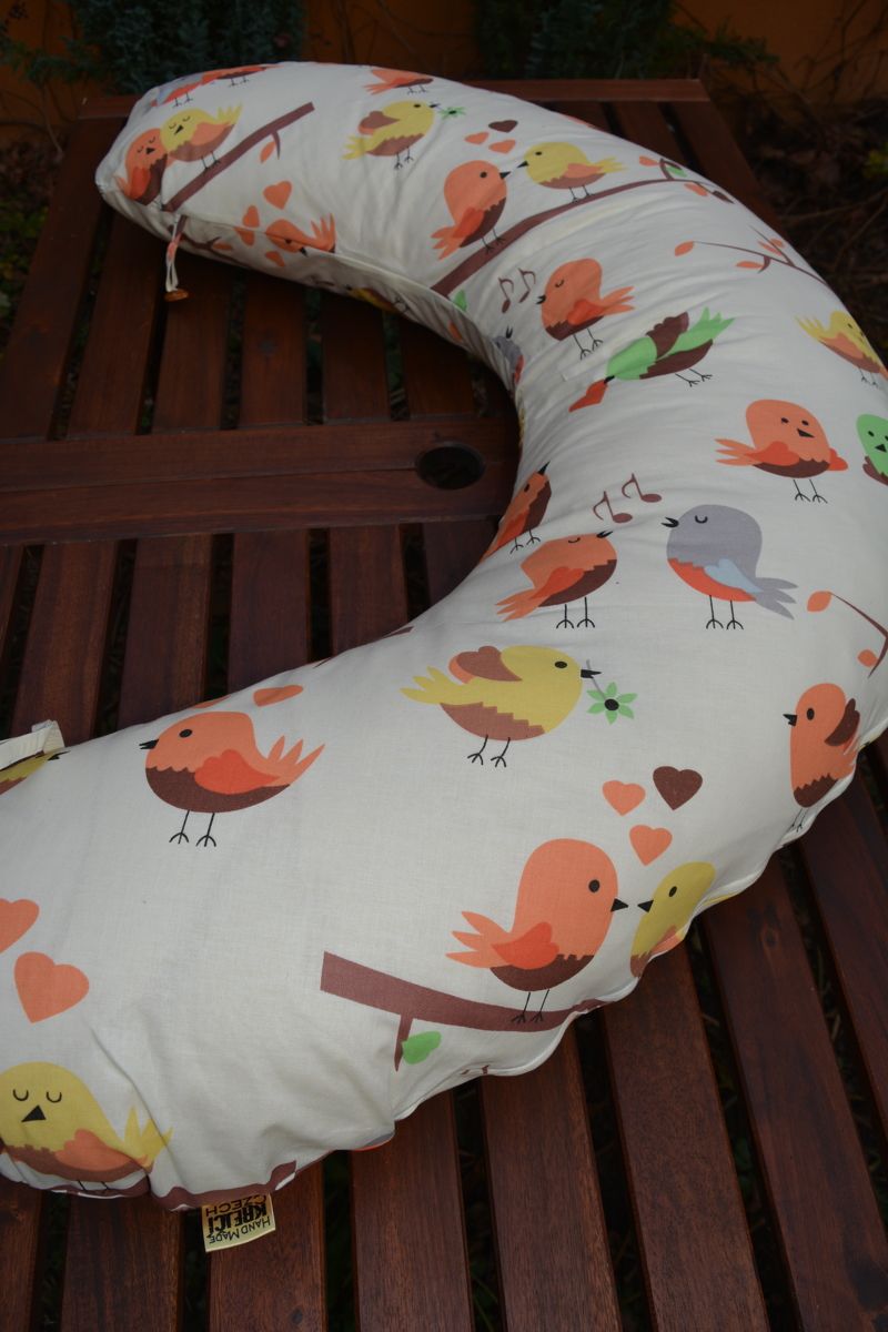 KHC Kojící těhotenský relaxační polštář Miki Obrovský Barevní ptáčci na okrové - obrázek 3
