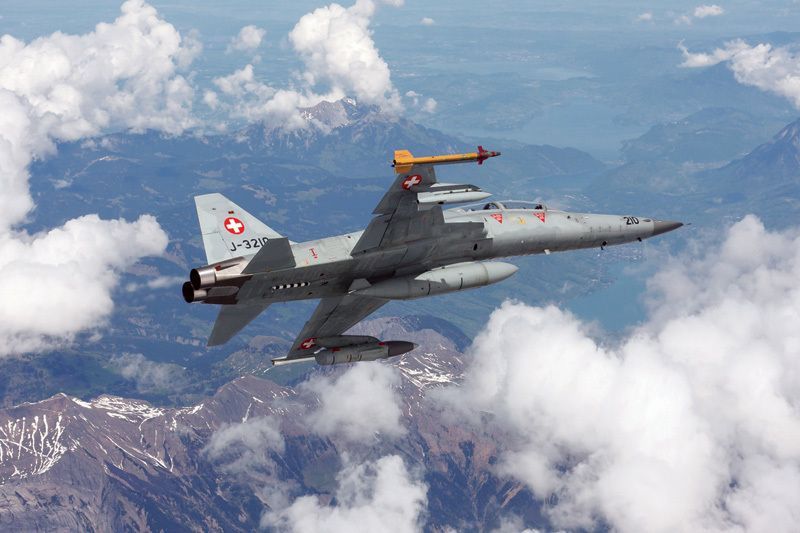 ITALERI Model Kit letadlo 1382 - F-5 F Twin Seater (1:72) - obrázek 2