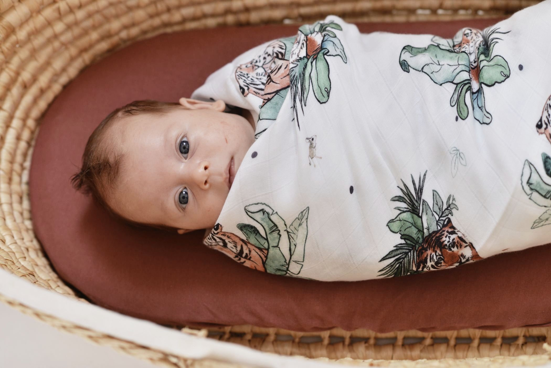 POOFI Bambusové swaddle TROPICAL bílá OCEAN s potiskem Tygříci; 120 x 120 cm; 1ks; - obrázek 2