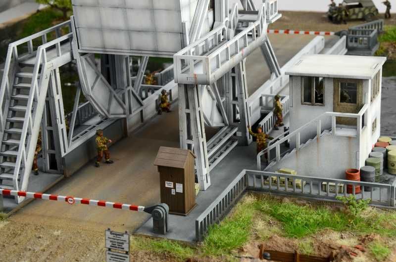 ITALERI Model Kit diorama 6194 - Pegasus Bridge Airborne Assault (1:72) - obrázek 8