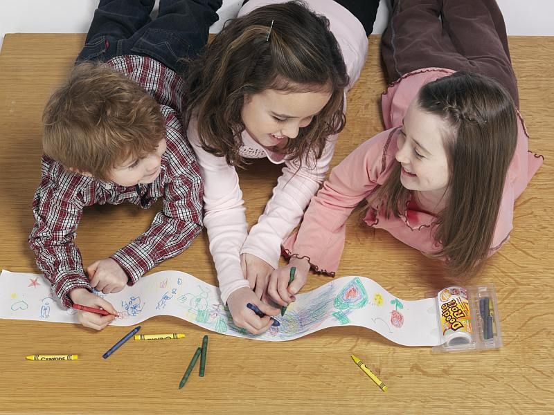 Doodle Roll® 4''- kreativní sada s papírem a pastelkami - obrázek 3