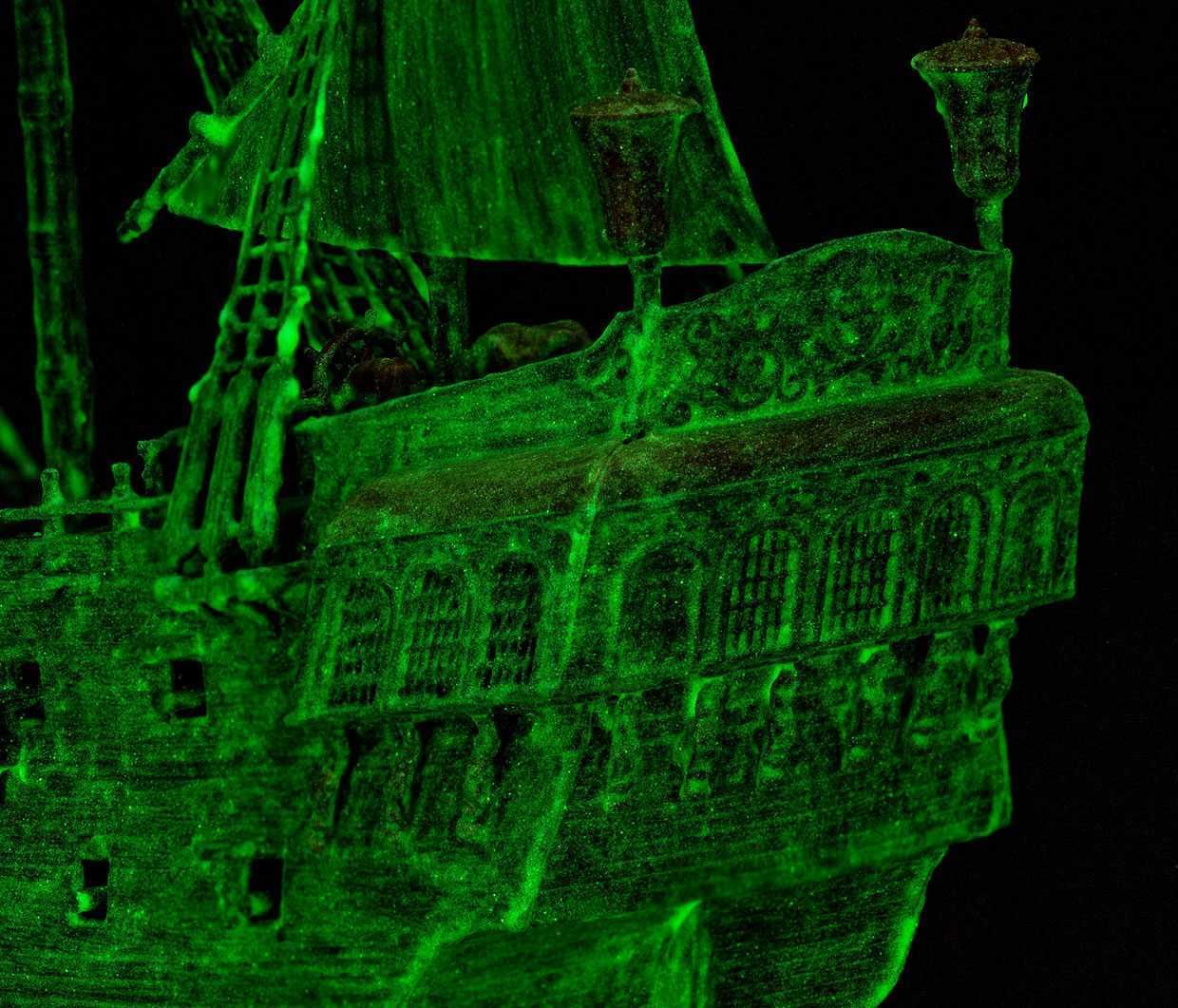 REVELL EasyClick loď 05435 - Ghost Ship (incl. night color) (1:150) - obrázek 3