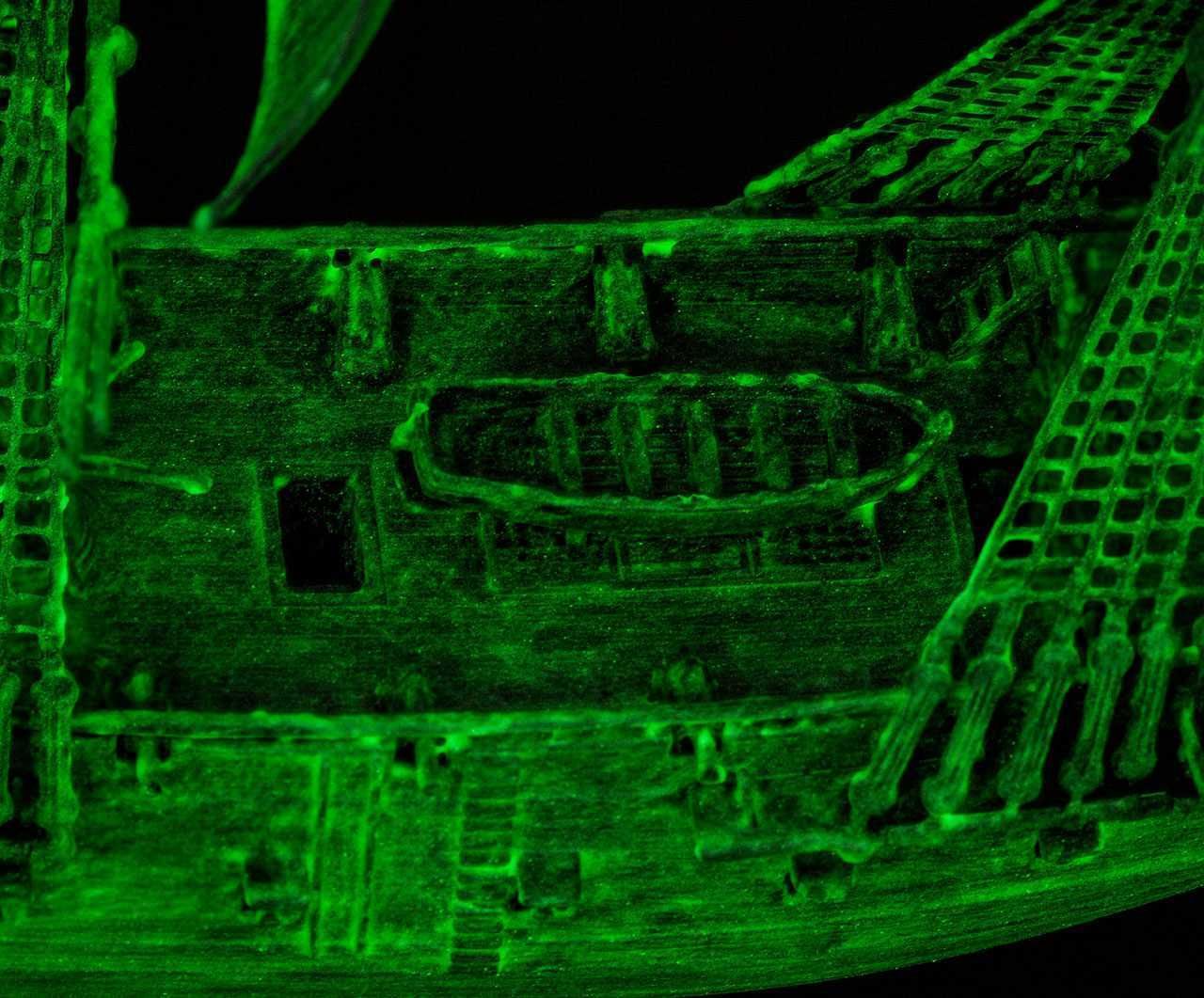 REVELL EasyClick loď 05435 - Ghost Ship (incl. night color) (1:150) - obrázek 4