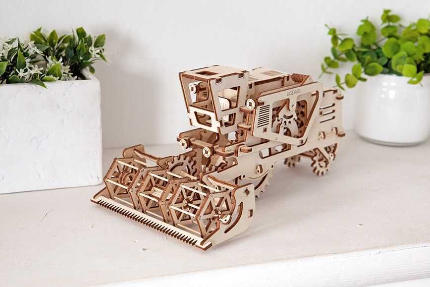 Ugears 3D dřevěné mechanické puzzle Kombajn - obrázek 3