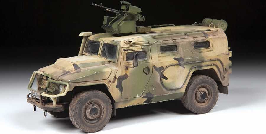 ZVEZDA Model Kit military 3683 - GAZ Tiger w/Arbalet (1:35) - obrázek 7