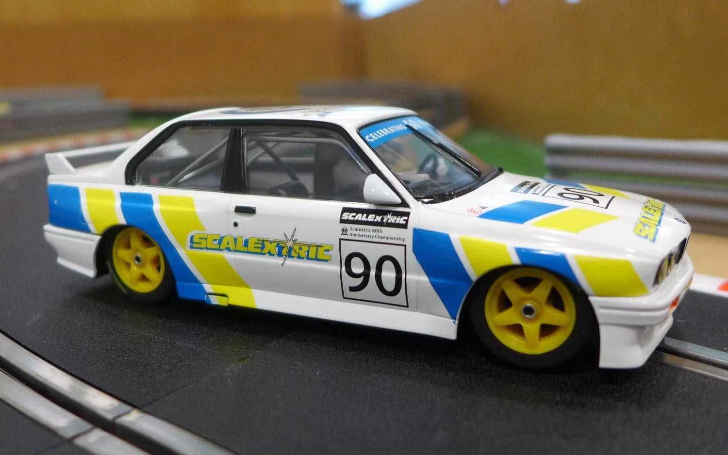 Autíčko 60th Anniversary Collection SCALEXTRIC C3829A - BMW E30 M3 Limited Edition (1:32) - obrázek 4