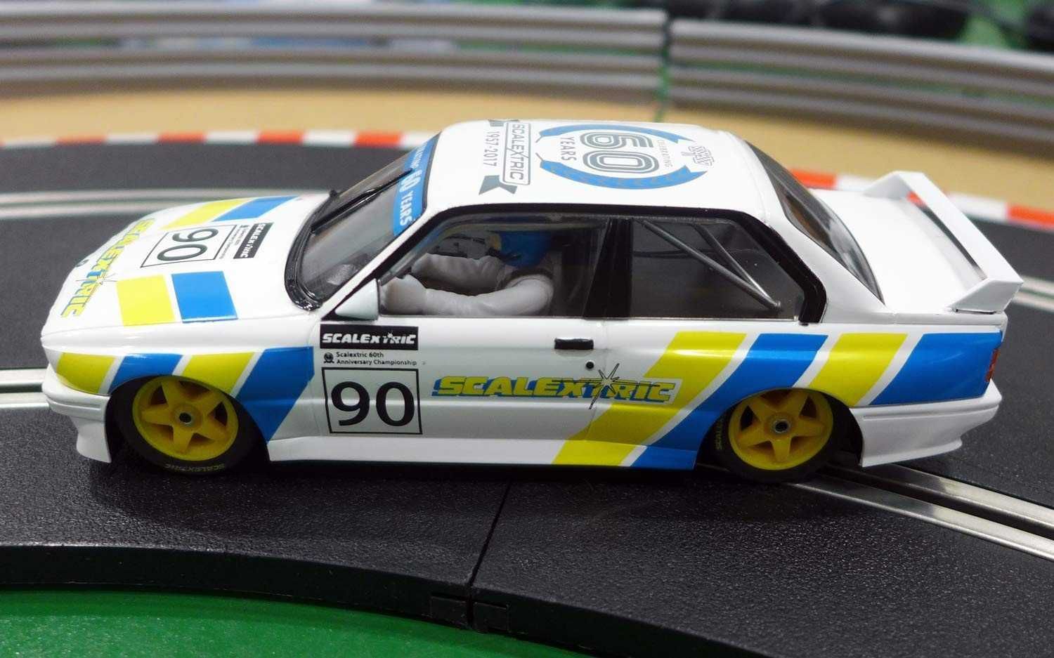 Autíčko 60th Anniversary Collection SCALEXTRIC C3829A - BMW E30 M3 Limited Edition (1:32) - obrázek 5