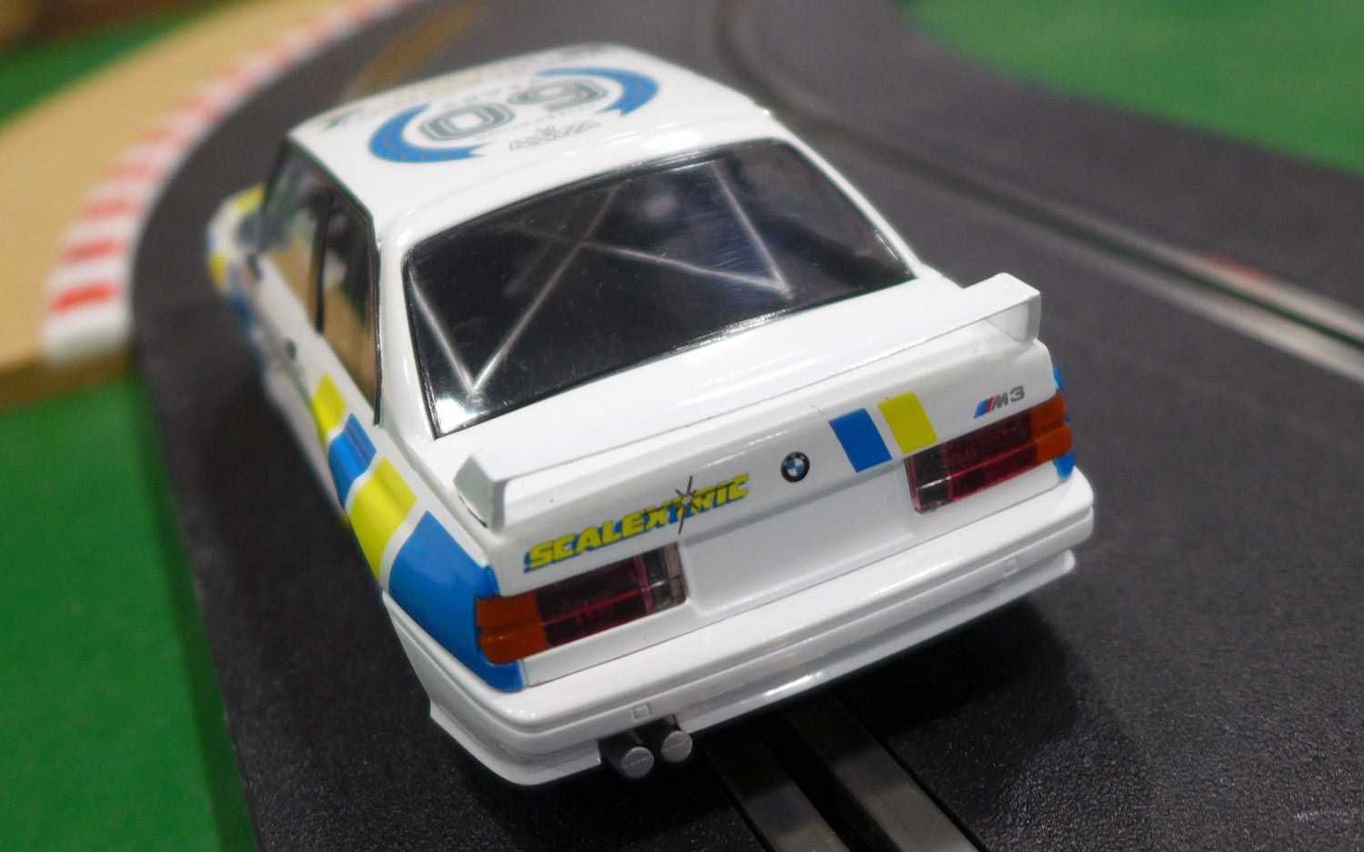 Autíčko 60th Anniversary Collection SCALEXTRIC C3829A - BMW E30 M3 Limited Edition (1:32) - obrázek 6