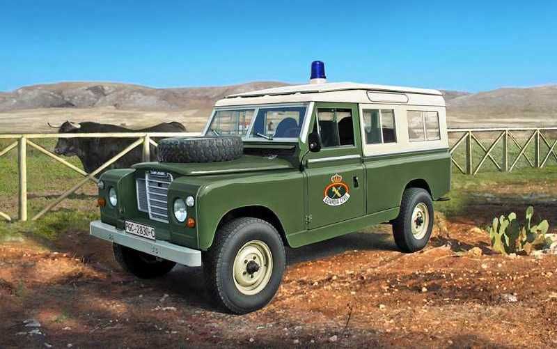 ITALERI Model Kit auto 6542 – LAND ROVER III 109 „Guardia Civil“ (1:35) - obrázek 10