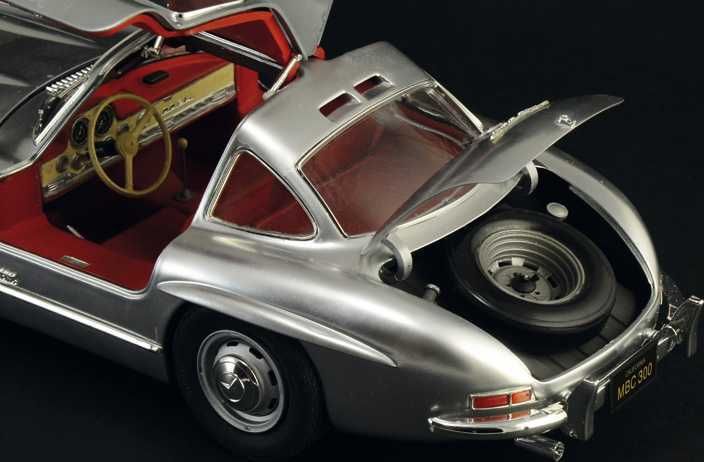 ITALERI Model Kit auto 3612 - Mercedes-Benz 300 SL Gullwing (1:16) - obrázek 4