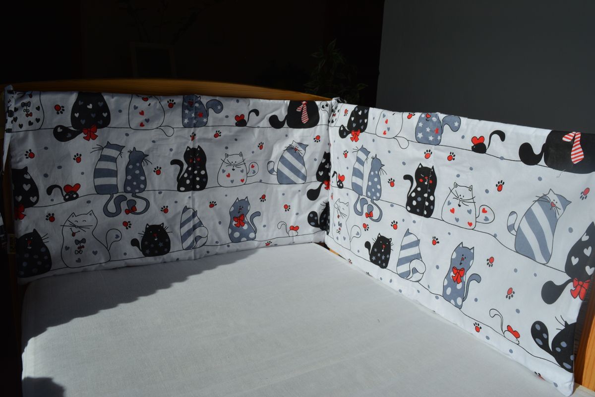 KHC Mantinel do postýlky 120 cm Veselé kočičky na bílé 4-bodový 100% bavlna - obrázek 3