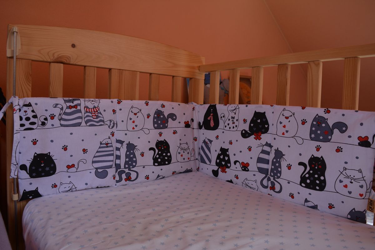 KHC Mantinel do postýlky 120 cm Veselé kočičky na bílé 4-bodový 100% bavlna - obrázek 8
