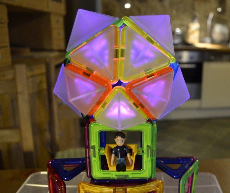 Magnetická stavebnice MAGFORMERS Lux pyramida trojboká 1 kus - obrázek 3