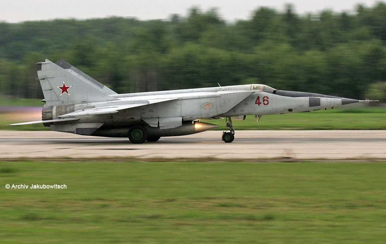 REVELL Plastic ModelKit letadlo 03878 - MiG-25 RBT (1:72) - obrázek 9