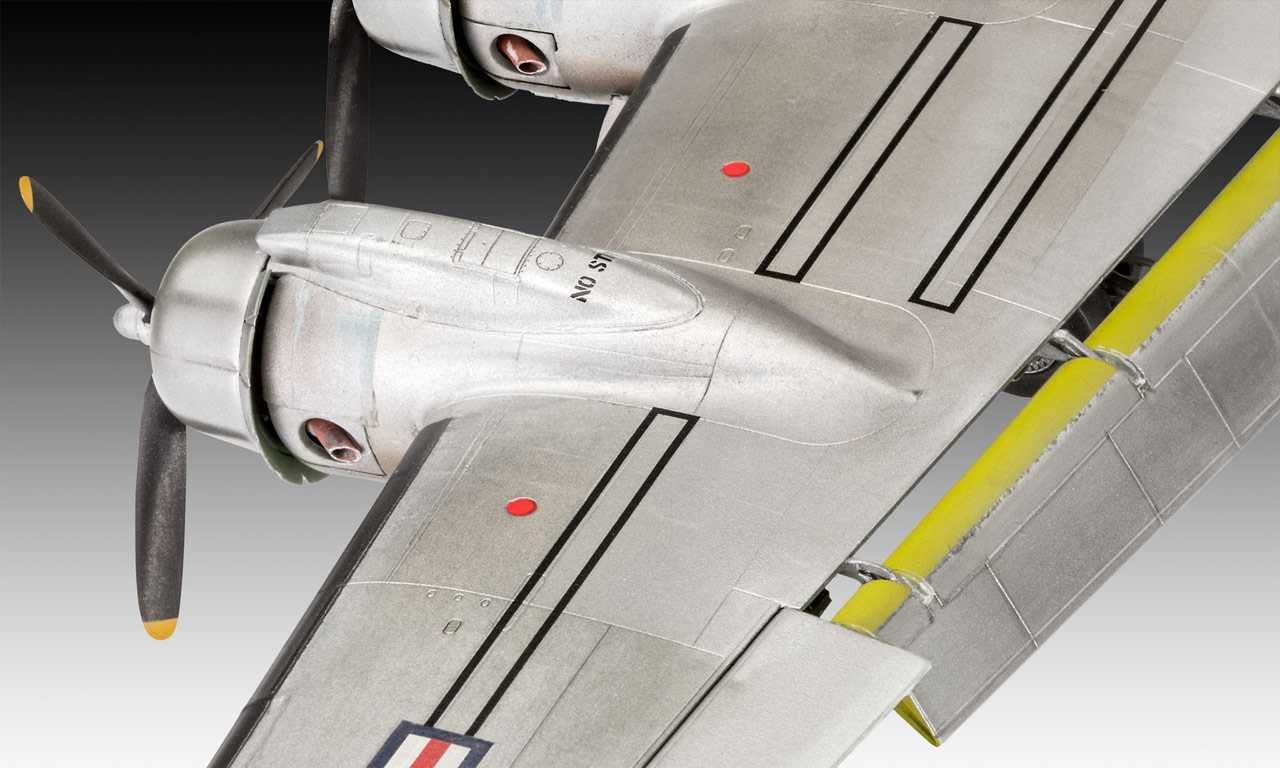 REVELL Plastic ModelKit letadlo Limited Edition 03910 - C-54D Skymaster 70th Anniversary Berlin Airlift (1:72) - obrázek 6
