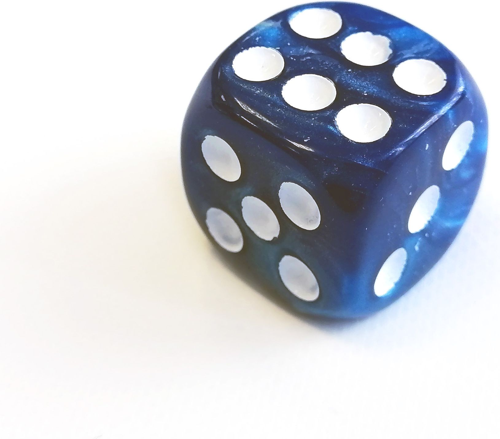 TLAMA games Hrací kostka šestistěnná perleťová Barva: bílá - obrázek 4