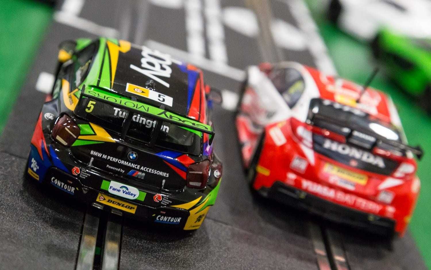 Autíčko Limited Edition SCALEXTRIC C3694A - British Touring Car Champions 2014 & 2015 (1:32) - obrázek 11
