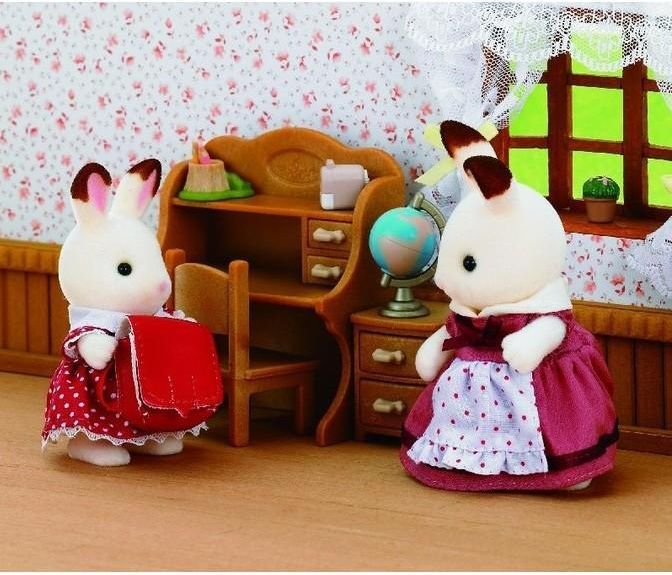 Sylvanian family Sylvanian Family Nábytek chocolate králíků - sestra u psacího stolu se židlí - obrázek 2
