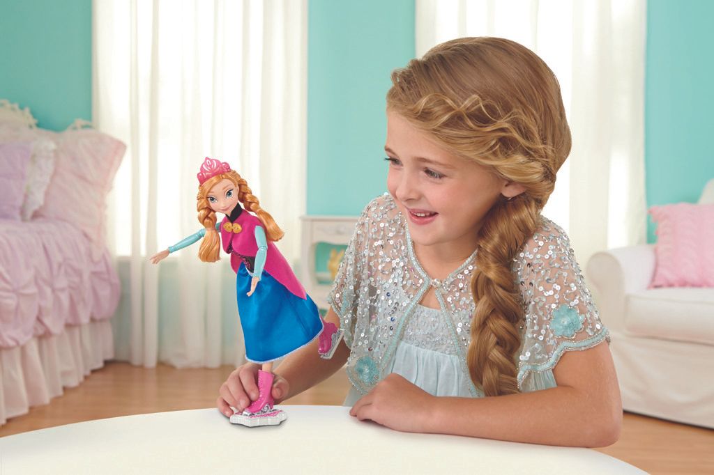 Mattel Disney Frozen bruslařka Anna - obrázek 4