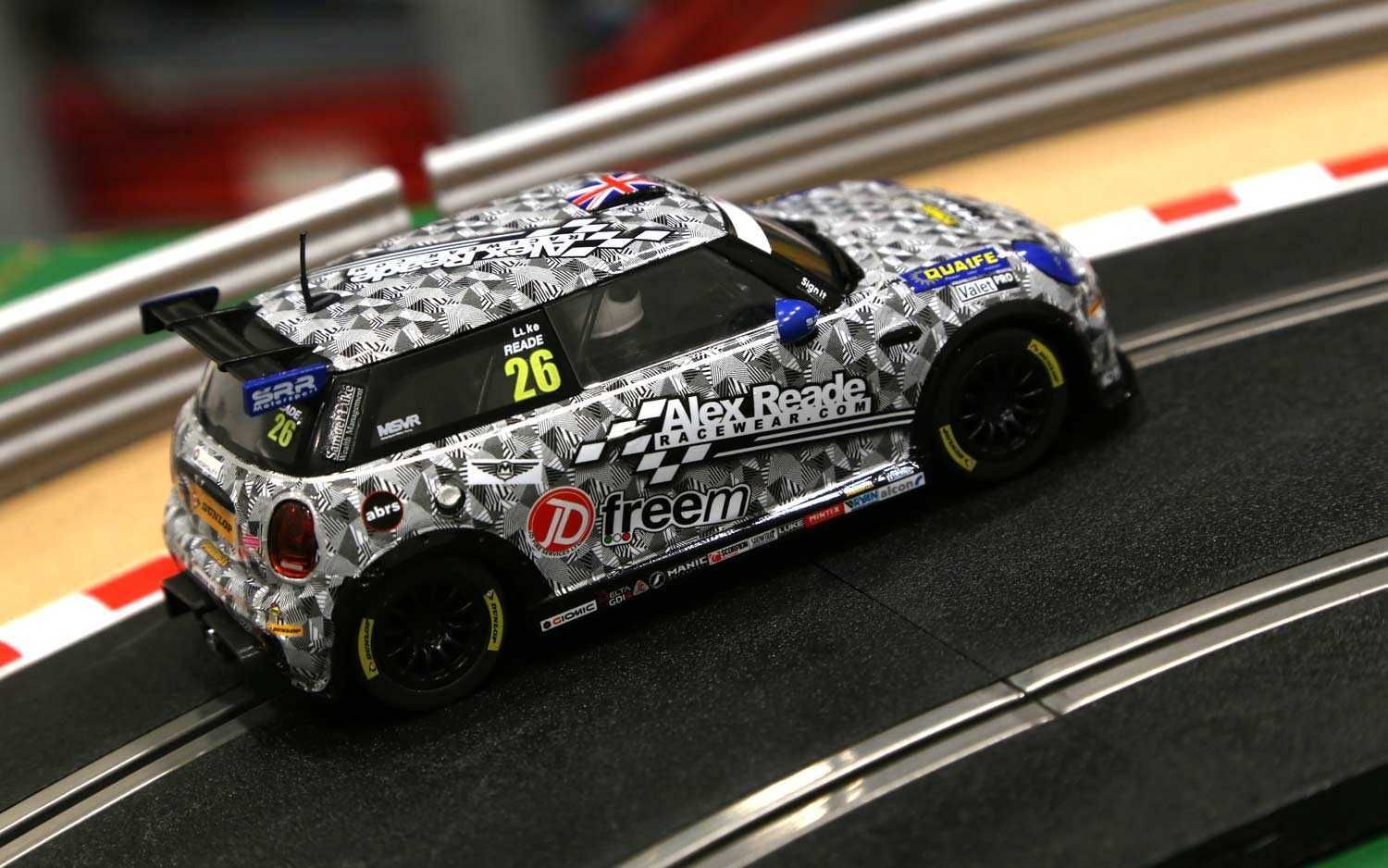 Autíčko Circuit SCALEXTRIC C3873 - BMW Mini Cooper F56, Mini Challenge 2016 (1:32) - obrázek 4