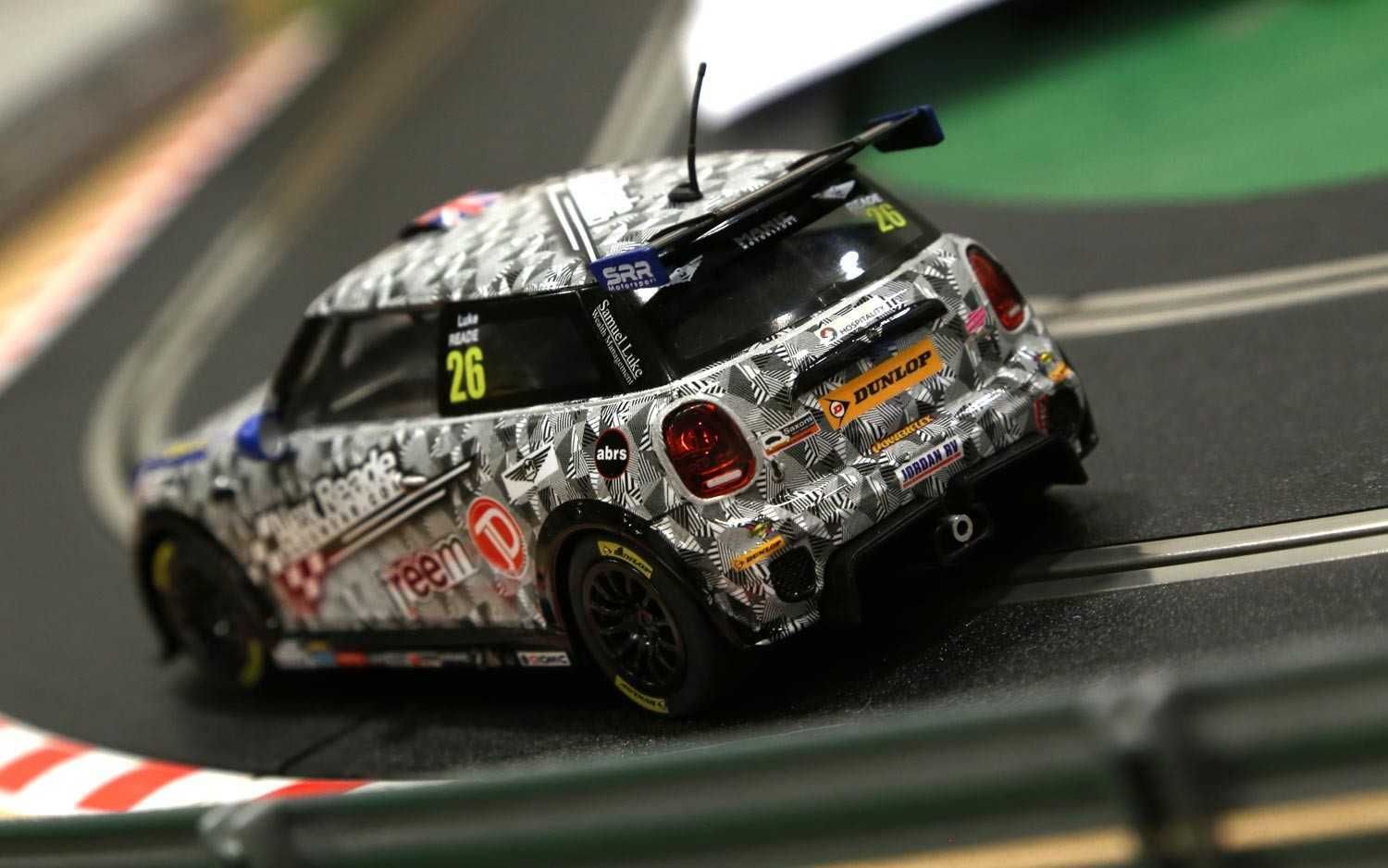 Autíčko Circuit SCALEXTRIC C3873 - BMW Mini Cooper F56, Mini Challenge 2016 (1:32) - obrázek 5