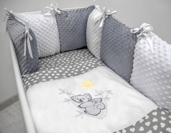 Polštářkový mantinel s Minky s povlečením s vyšívkou - šedá,bílá,srdíčka - Koala - obrázek 1