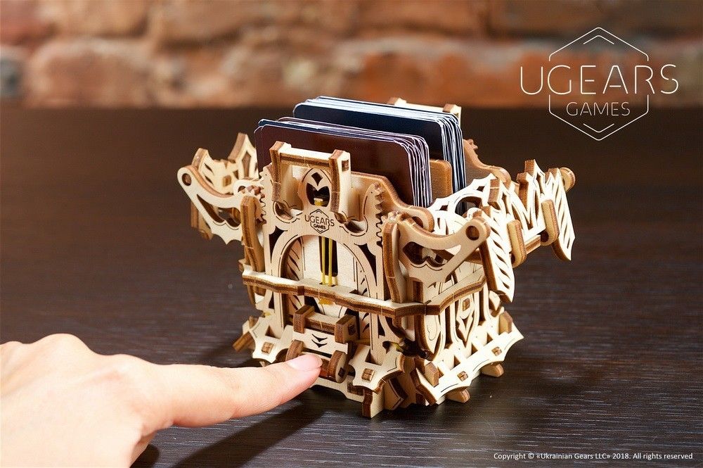 Ugears 3D dřevěné mechanické puzzle Úložný box na karty - obrázek 1