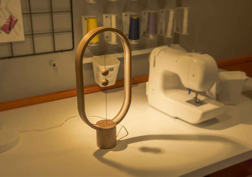 Allocacoc Heng Balance Lamp Ellipse USB lampička světlé dřevo - obrázek 9