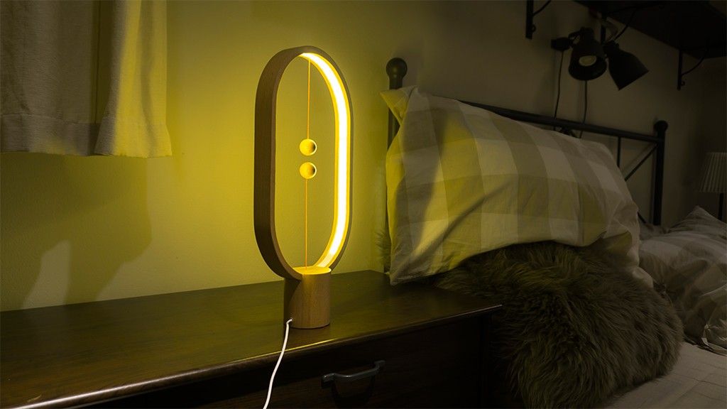 Allocacoc Heng Balance Lamp Plastic Ellipse USB, červená lampička - obrázek 5