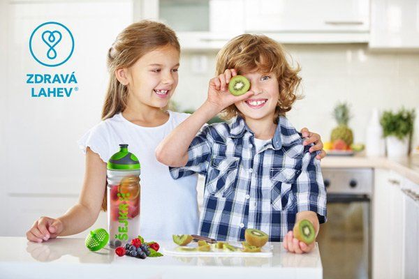 Zdravá lahev na pití + šejkr bílá 0.7 litrů - obrázek 5