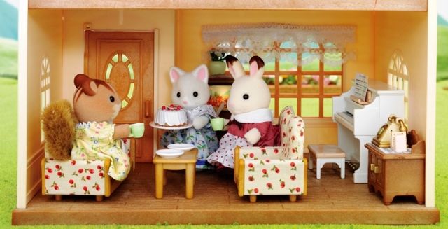 Sylvanian Families Dárkový set - Třípatrový dům s příslušenstvím C - obrázek 15