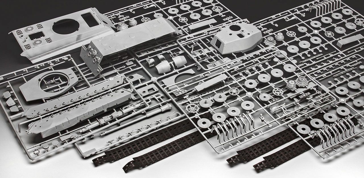 REVELL Plastic ModelKit tank 03249 - Tiger II Ausf. B (Henschel Turret) (1:35) - obrázek 6