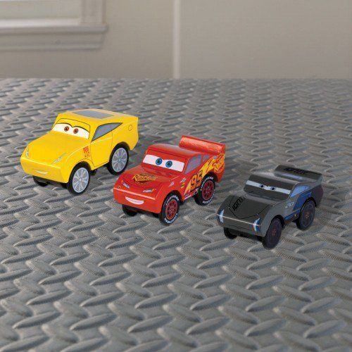 KidKraft Disney Cars 3 - 3 závoďáci o Zlatý píst - obrázek 1