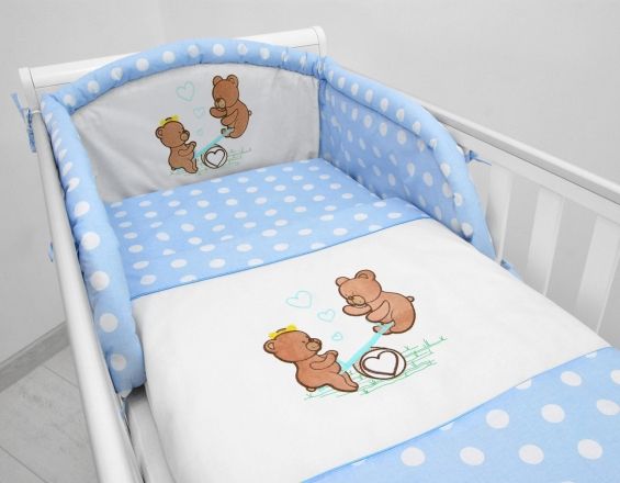 Darland Mantinel s povlečením a výšivkou Medvídci na houpačce - Puntíky modré, 135x100 - obrázek 1