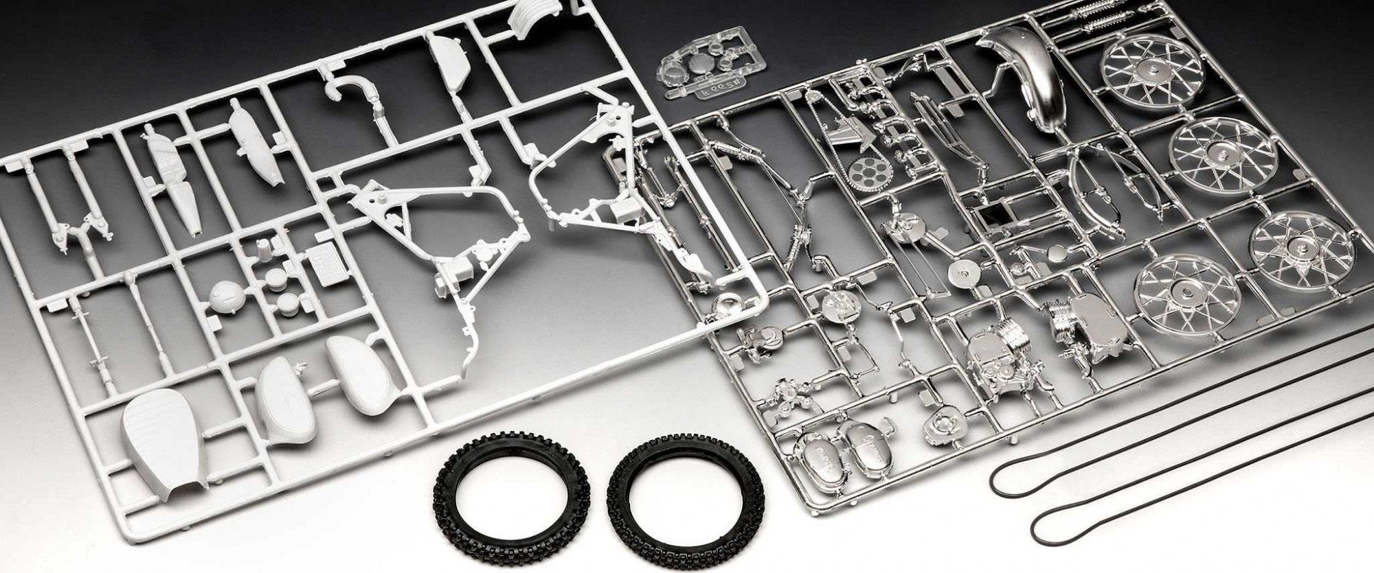 REVELL Plastic ModelKit motorka 07941 - Yamaha 250 DT-1 (1:8) - obrázek 13