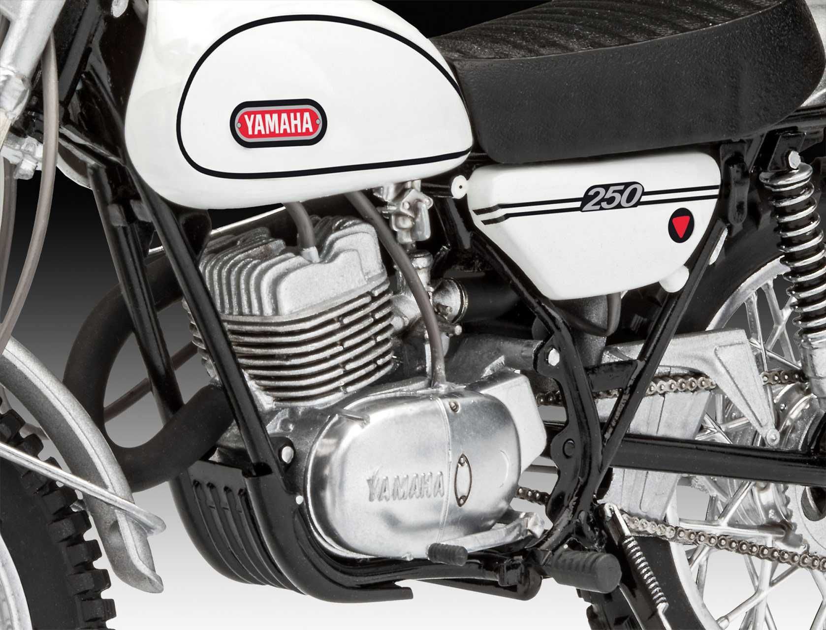 REVELL Plastic ModelKit motorka 07941 - Yamaha 250 DT-1 (1:8) - obrázek 7