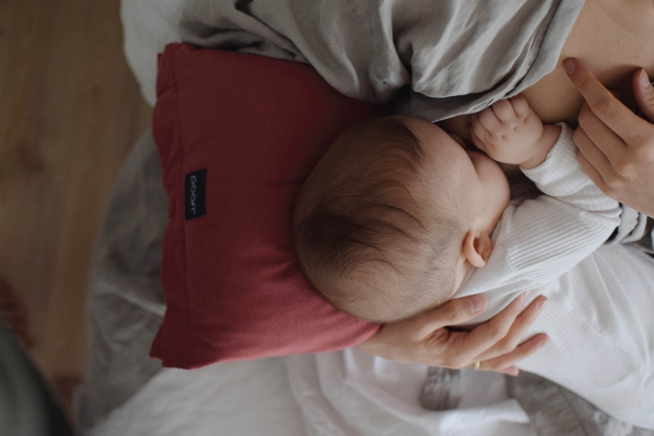 POOFI Ruční kojicí polštář hořčicový - obrázek 15