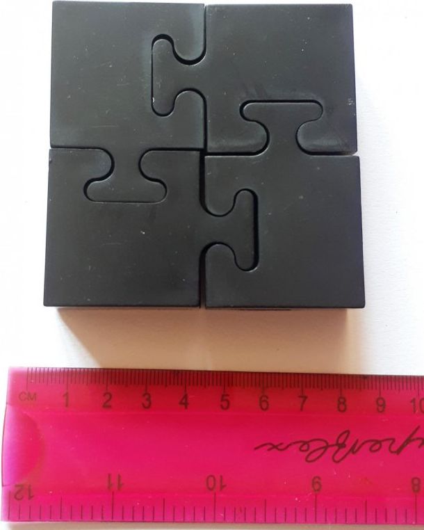 4 black pieces - obrázek 1