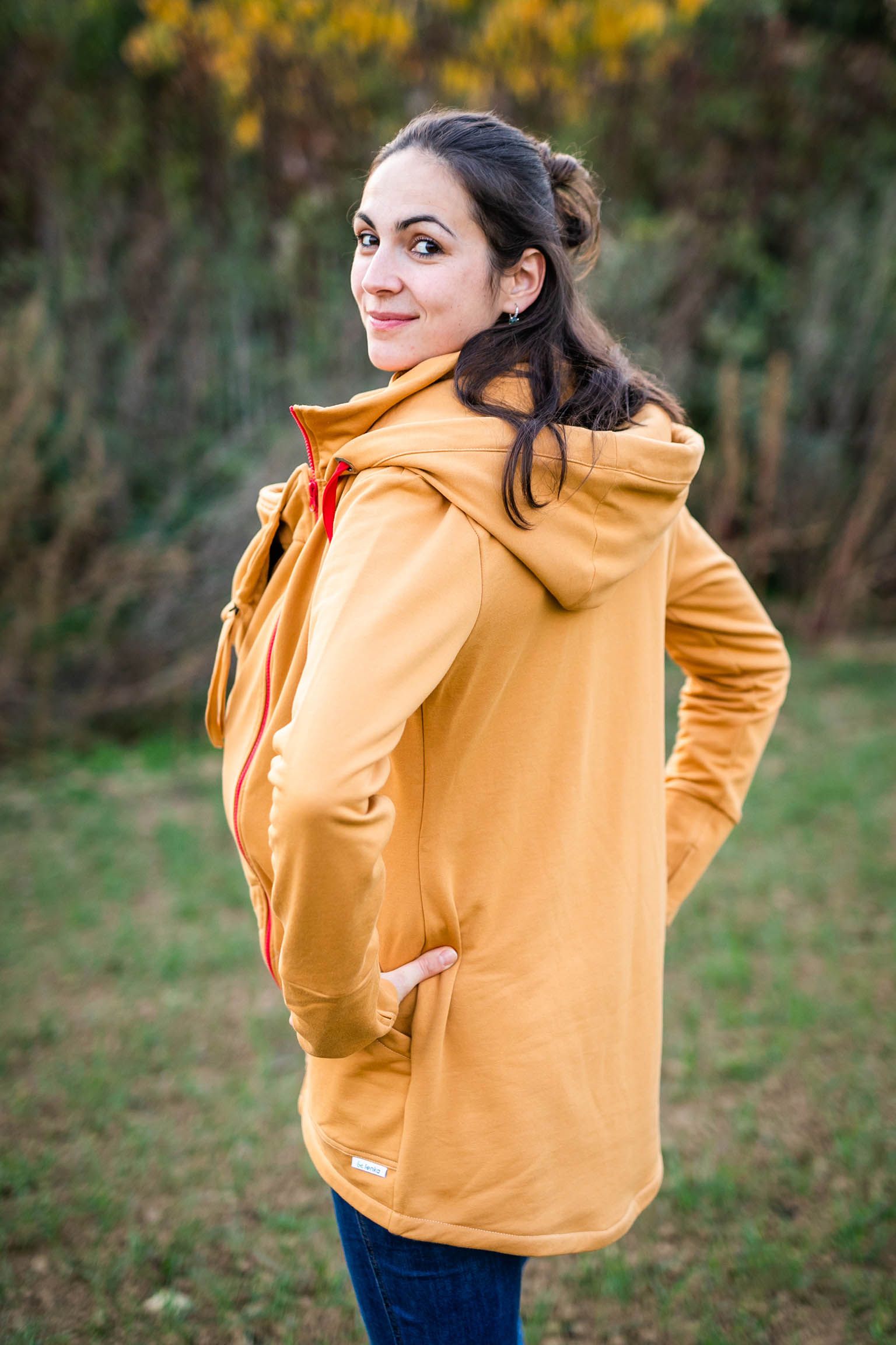 Tepláková mikina Be Lenka - Mustard Provedení: Nosící mikina s teplákovou vsádkou 2 v 1, Velikost: XL - obrázek 3