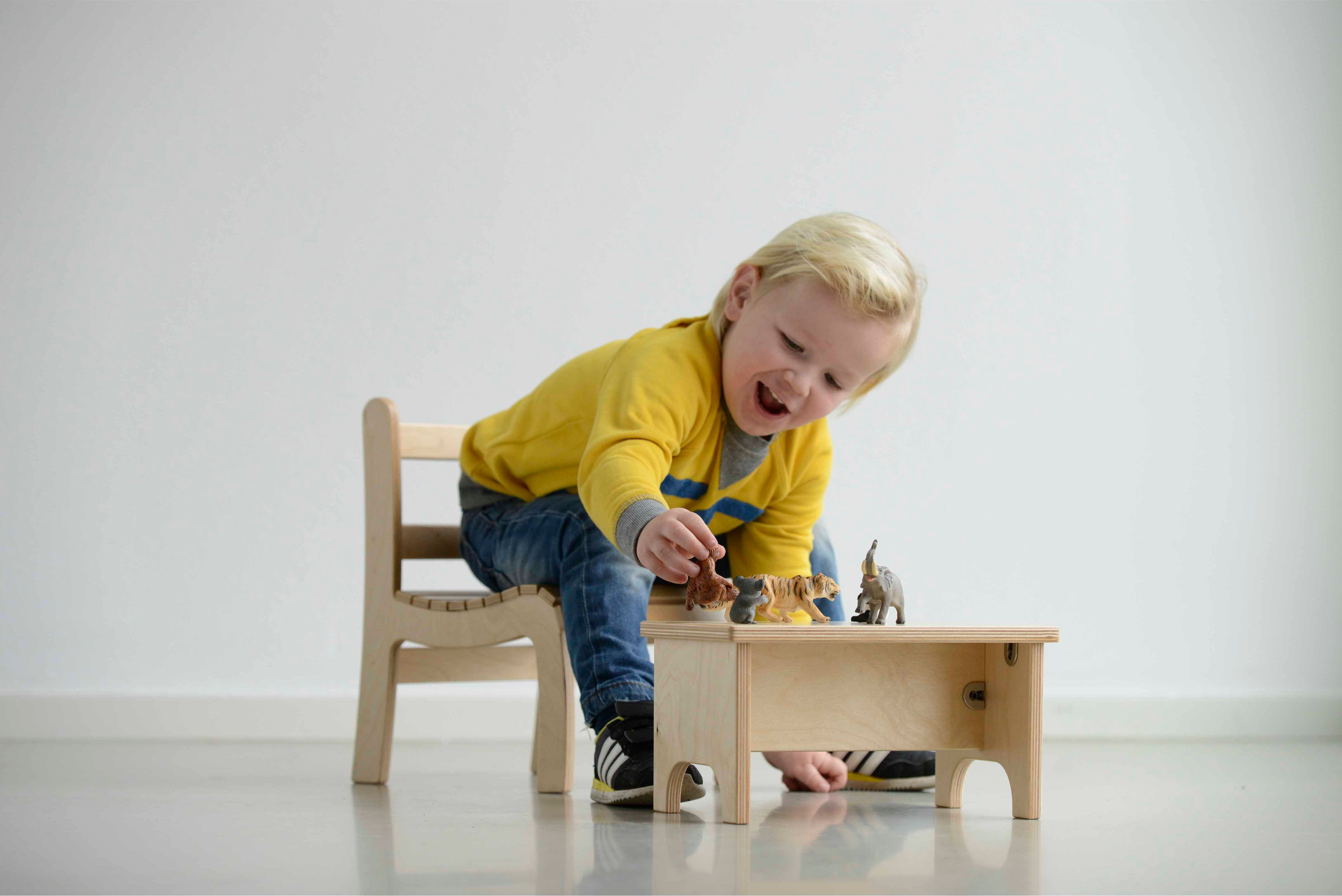 Nienhuis Montessori Toddler Work Stool: Small (30.5 x 20.5 x 16.5 cm) - obrázek 2