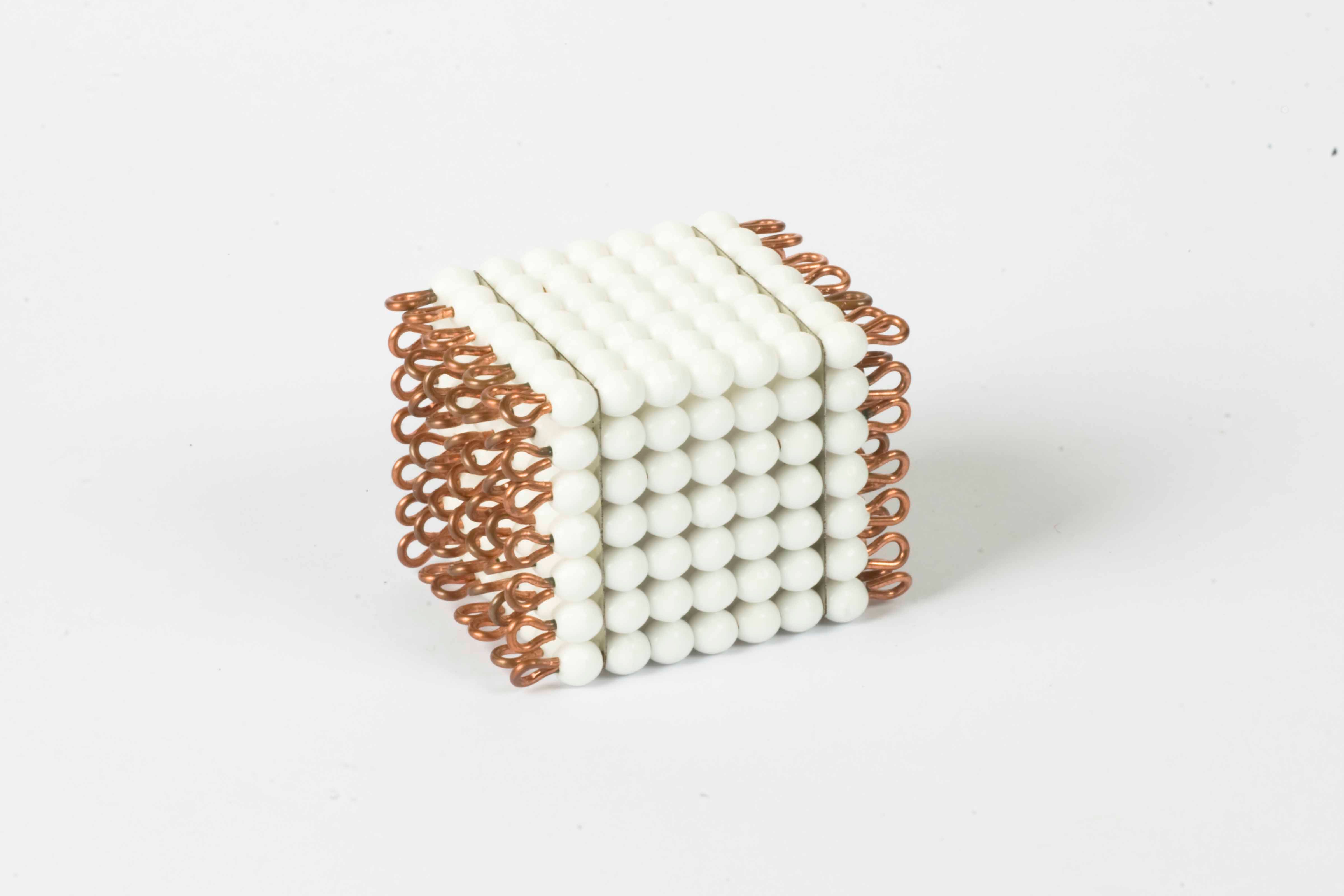 Nienhuis Montessori Individual Glass Bead Cube Of 7: White - obrázek 1
