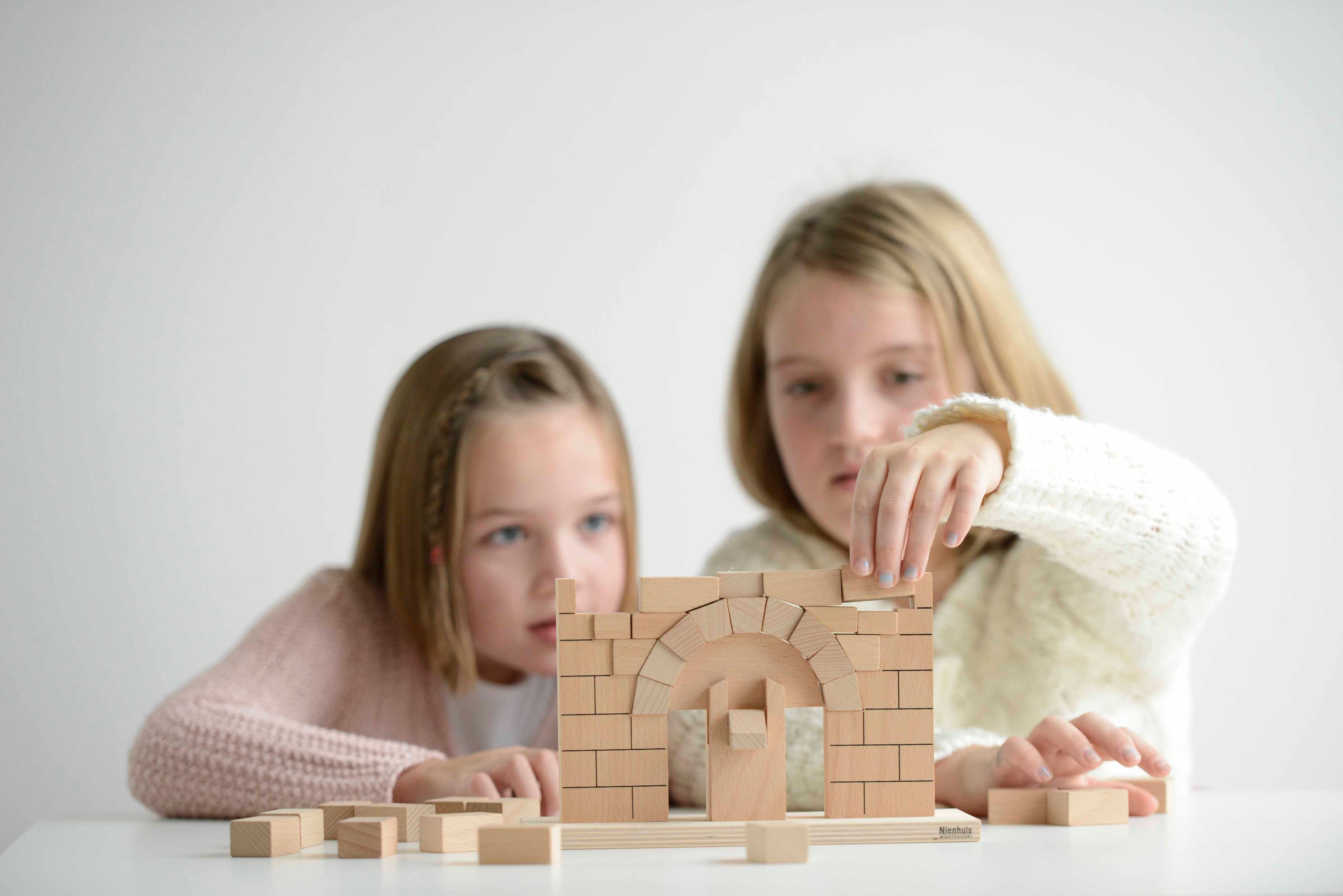Nienhuis Montessori The Roman Arch - obrázek 2