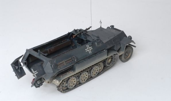 ZVEZDA Model Kit military 3572 - Hanomag Sd.Kfz.251/1 Ausf.B (1:35) - obrázek 3