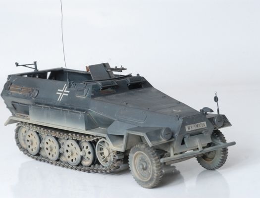 ZVEZDA Model Kit military 3572 - Hanomag Sd.Kfz.251/1 Ausf.B (1:35) - obrázek 4